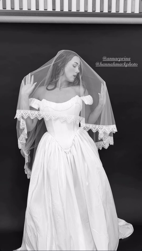 Elizabeth Gown - Size 4-6